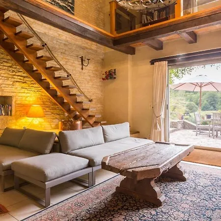 Saint-denis-catus Sleeps 12 Pool Wifi Saint-Denis-Catus