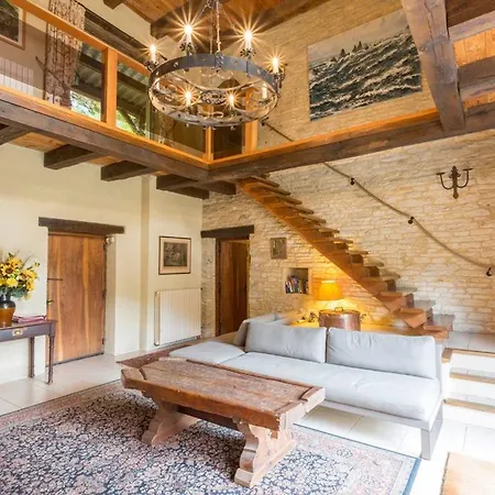 Saint-denis-catus Sleeps 12 Pool Wifi Вилла
